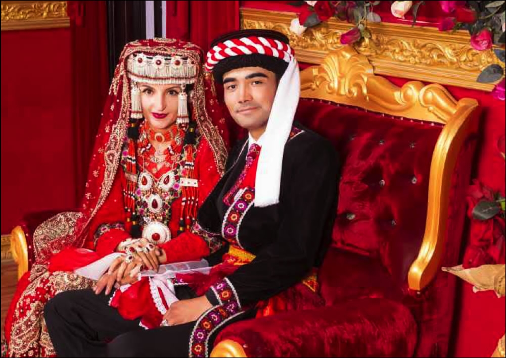 Таджикский понимаешь таджикский. Традиционная таджикская свадьба. Таджикские невесты. Свадебный наряд таджиков. Таджикистанская традиционная свадьба.
